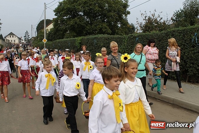 Zdjęcie w galerii na portalu naszraciborz.pl: Korowód jak z Bieńkowic do Raciborza, czyli powiatowe dożynki 2014 wiadomości z regionu