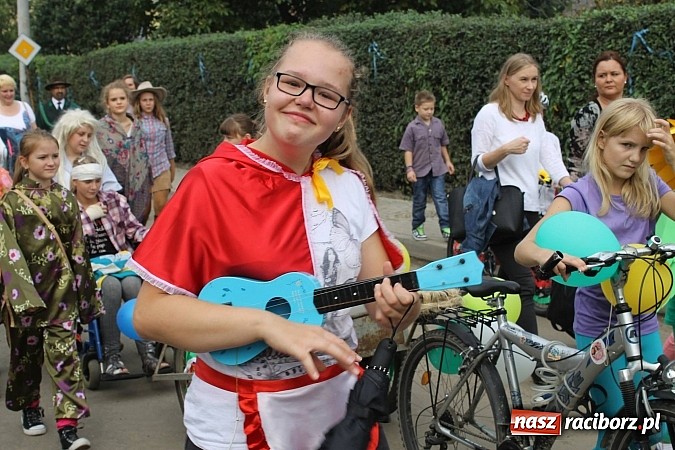 Zdjęcie w galerii na portalu naszraciborz.pl: Korowód jak z Bieńkowic do Raciborza, czyli powiatowe dożynki 2014 wiadomości z regionu