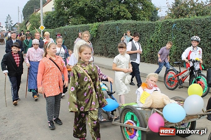 Zdjęcie w galerii na portalu naszraciborz.pl: Korowód jak z Bieńkowic do Raciborza, czyli powiatowe dożynki 2014 wiadomości z regionu