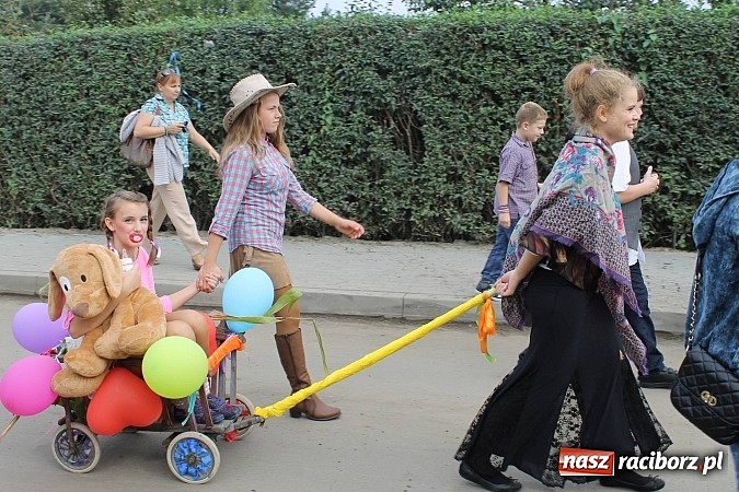 Zdjęcie w galerii na portalu naszraciborz.pl: Korowód jak z Bieńkowic do Raciborza, czyli powiatowe dożynki 2014 wiadomości z regionu