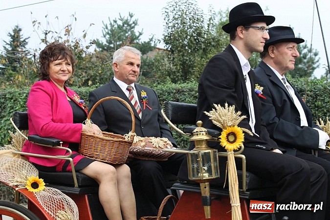 Zdjęcie w galerii na portalu naszraciborz.pl: Korowód jak z Bieńkowic do Raciborza, czyli powiatowe dożynki 2014 wiadomości z regionu