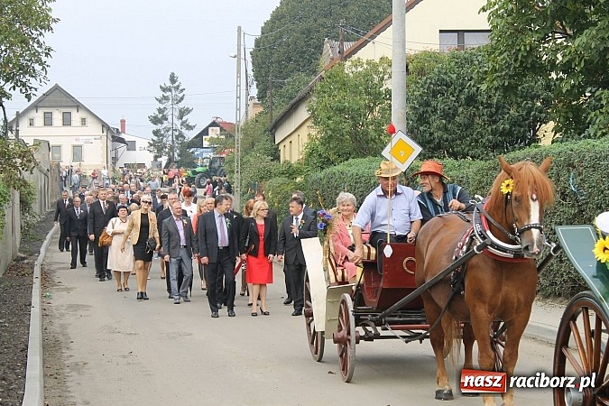 Zdjęcie w galerii na portalu naszraciborz.pl: Korowód jak z Bieńkowic do Raciborza, czyli powiatowe dożynki 2014 wiadomości z regionu