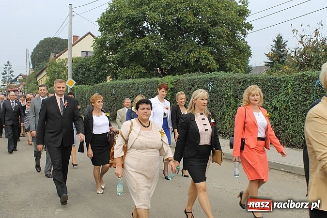 Zdjęcie w galerii na portalu naszraciborz.pl: Korowód jak z Bieńkowic do Raciborza, czyli powiatowe dożynki 2014 wiadomości z regionu