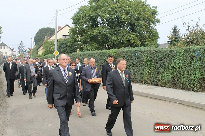 Zdjęcie w galerii na portalu naszraciborz.pl: Korowód jak z Bieńkowic do Raciborza, czyli powiatowe dożynki 2014 wiadomości z regionu