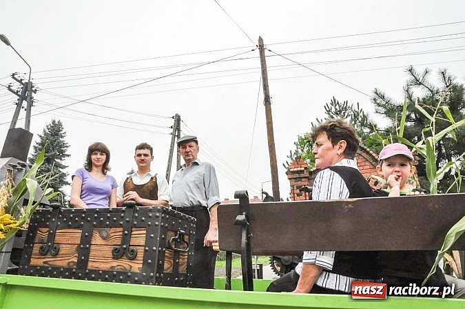 Zdjęcie w galerii na portalu naszraciborz.pl: Słowianki i przyjaciele, czyli dożynki powiatowe w Bieńkowicach na wesoło wiadomości z regionu