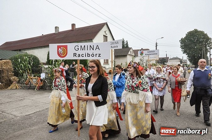 Zdjęcie w galerii na portalu naszraciborz.pl: Słowianki i przyjaciele, czyli dożynki powiatowe w Bieńkowicach na wesoło wiadomości z regionu