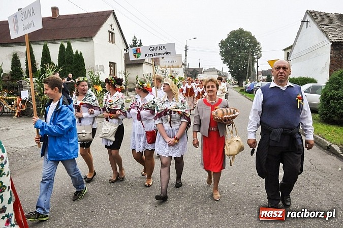 Zdjęcie w galerii na portalu naszraciborz.pl: Słowianki i przyjaciele, czyli dożynki powiatowe w Bieńkowicach na wesoło wiadomości z regionu