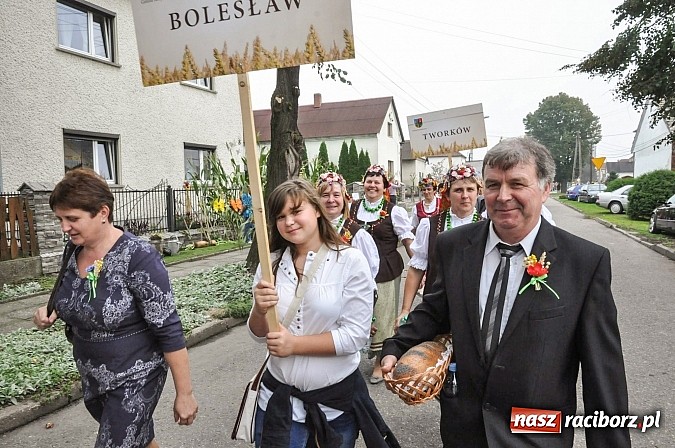 Zdjęcie w galerii na portalu naszraciborz.pl: Słowianki i przyjaciele, czyli dożynki powiatowe w Bieńkowicach na wesoło wiadomości z regionu