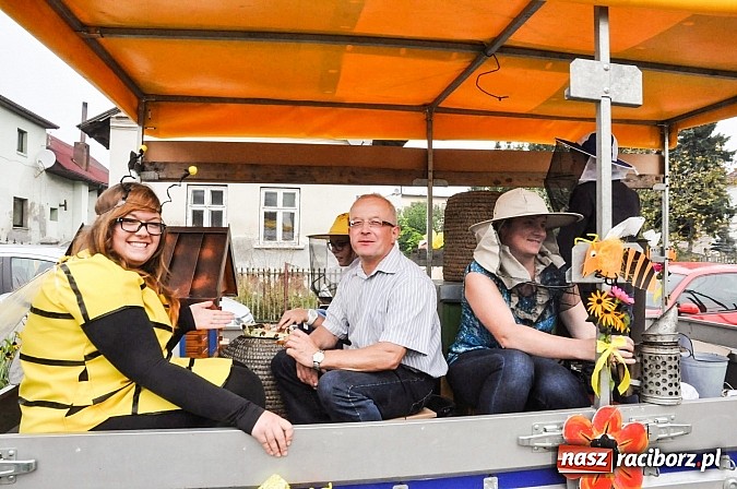 Zdjęcie w galerii na portalu naszraciborz.pl: Słowianki i przyjaciele, czyli dożynki powiatowe w Bieńkowicach na wesoło wiadomości z regionu