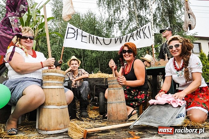Zdjęcie w galerii na portalu naszraciborz.pl: Słowianki i przyjaciele, czyli dożynki powiatowe w Bieńkowicach na wesoło wiadomości z regionu