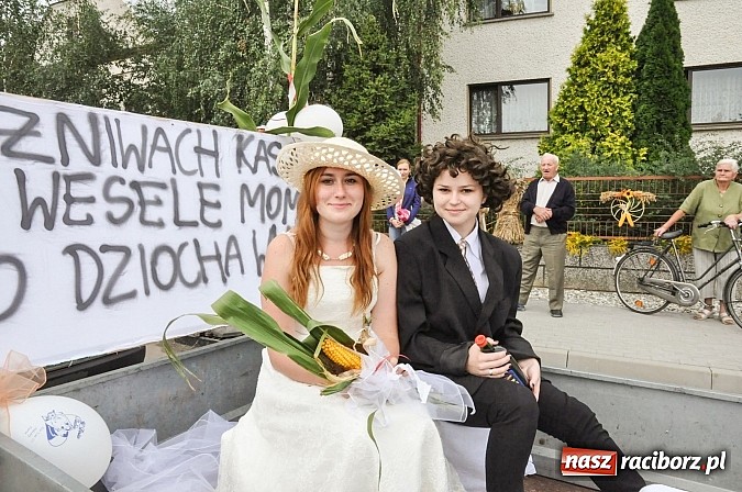 Zdjęcie w galerii na portalu naszraciborz.pl: Słowianki i przyjaciele, czyli dożynki powiatowe w Bieńkowicach na wesoło wiadomości z regionu