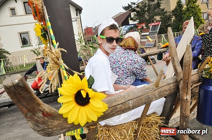 Zdjęcie w galerii na portalu naszraciborz.pl: Słowianki i przyjaciele, czyli dożynki powiatowe w Bieńkowicach na wesoło wiadomości z regionu