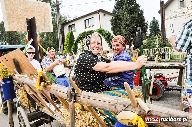 Zdjęcie w galerii na portalu naszraciborz.pl: Słowianki i przyjaciele, czyli dożynki powiatowe w Bieńkowicach na wesoło wiadomości z regionu