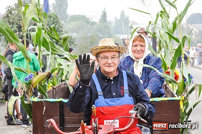 Zdjęcie w galerii na portalu naszraciborz.pl: Słowianki i przyjaciele, czyli dożynki powiatowe w Bieńkowicach na wesoło wiadomości z regionu