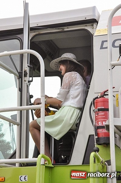 Zdjęcie w galerii na portalu naszraciborz.pl: Słowianki i przyjaciele, czyli dożynki powiatowe w Bieńkowicach na wesoło wiadomości z regionu