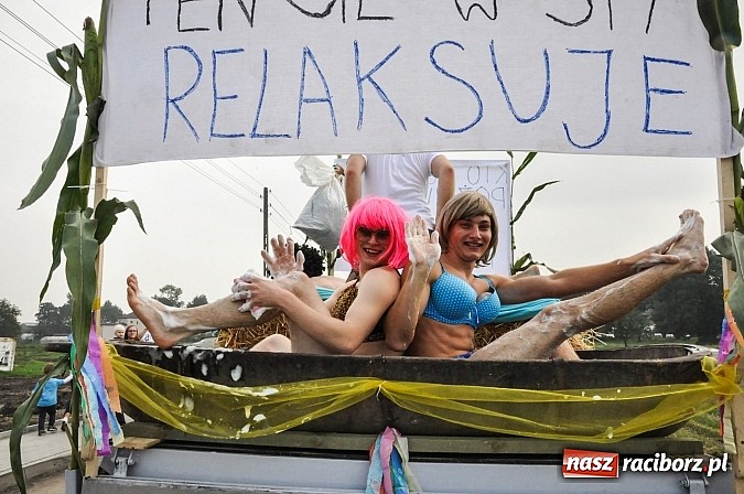 Zdjęcie w galerii na portalu naszraciborz.pl: Słowianki i przyjaciele, czyli dożynki powiatowe w Bieńkowicach na wesoło wiadomości z regionu