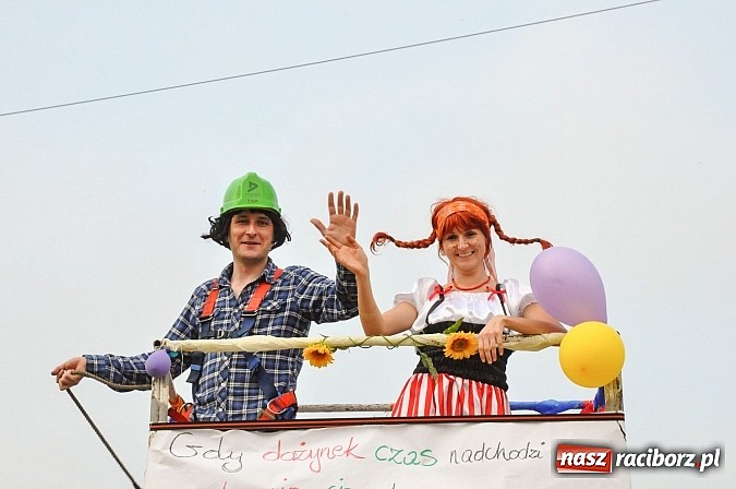 Zdjęcie w galerii na portalu naszraciborz.pl: Słowianki i przyjaciele, czyli dożynki powiatowe w Bieńkowicach na wesoło wiadomości z regionu