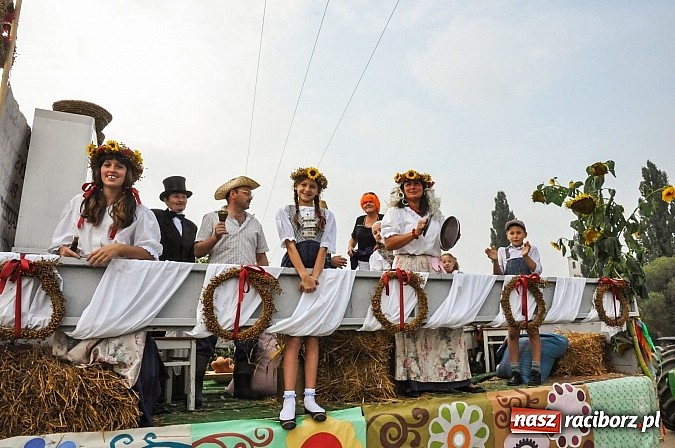 Zdjęcie w galerii na portalu naszraciborz.pl: Słowianki i przyjaciele, czyli dożynki powiatowe w Bieńkowicach na wesoło wiadomości z regionu
