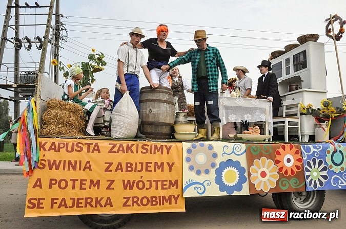 Zdjęcie w galerii na portalu naszraciborz.pl: Słowianki i przyjaciele, czyli dożynki powiatowe w Bieńkowicach na wesoło wiadomości z regionu