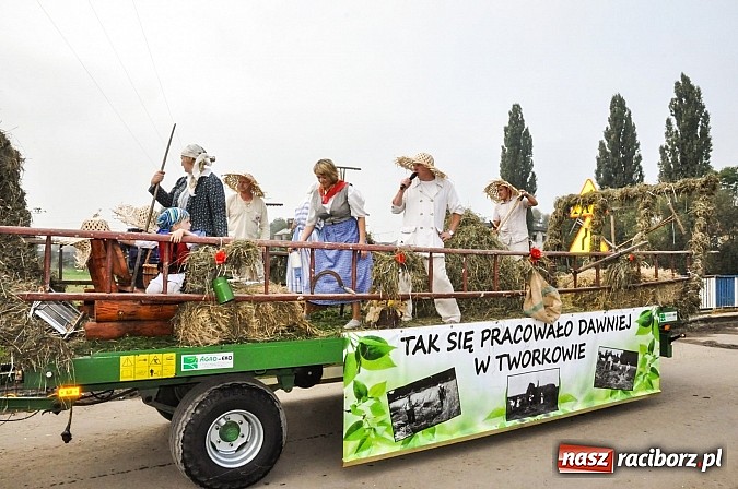 Zdjęcie w galerii na portalu naszraciborz.pl: Słowianki i przyjaciele, czyli dożynki powiatowe w Bieńkowicach na wesoło wiadomości z regionu