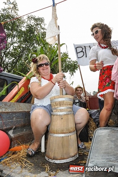 Zdjęcie w galerii na portalu naszraciborz.pl: Słowianki i przyjaciele, czyli dożynki powiatowe w Bieńkowicach na wesoło wiadomości z regionu