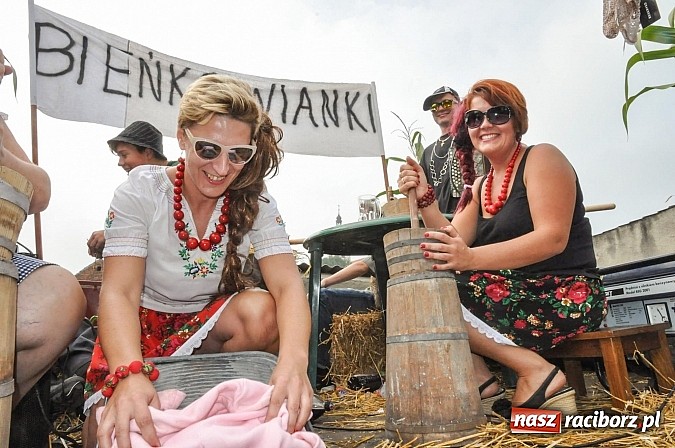 Zdjęcie w galerii na portalu naszraciborz.pl: Słowianki i przyjaciele, czyli dożynki powiatowe w Bieńkowicach na wesoło wiadomości z regionu