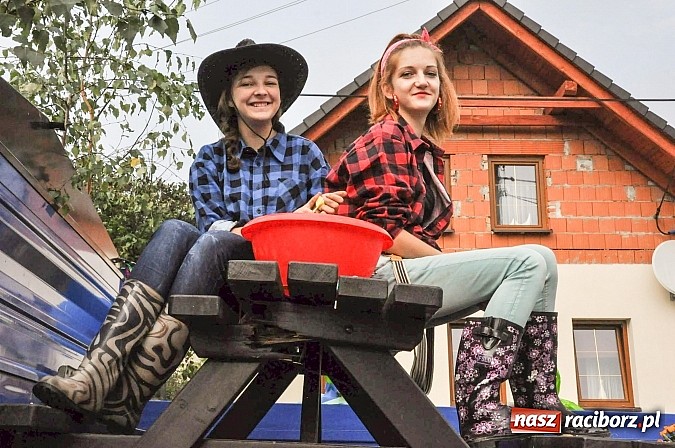 Zdjęcie w galerii na portalu naszraciborz.pl: Słowianki i przyjaciele, czyli dożynki powiatowe w Bieńkowicach na wesoło wiadomości z regionu