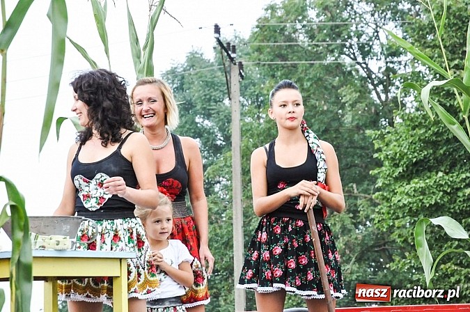Zdjęcie w galerii na portalu naszraciborz.pl: Słowianki i przyjaciele, czyli dożynki powiatowe w Bieńkowicach na wesoło wiadomości z regionu