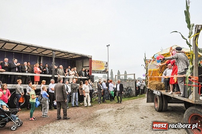 Zdjęcie w galerii na portalu naszraciborz.pl: Słowianki i przyjaciele, czyli dożynki powiatowe w Bieńkowicach na wesoło wiadomości z regionu