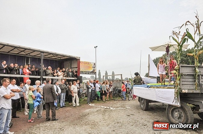 Zdjęcie w galerii na portalu naszraciborz.pl: Słowianki i przyjaciele, czyli dożynki powiatowe w Bieńkowicach na wesoło wiadomości z regionu