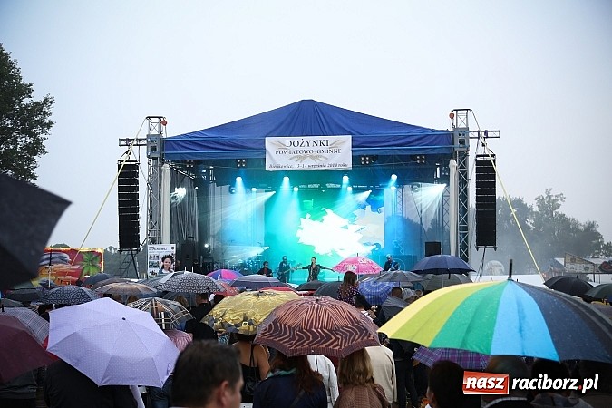 Zdjęcie w galerii na portalu naszraciborz.pl: Ania Wyszkoni na finał bieńkowickich dożynek wiadomości z regionu