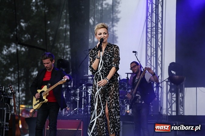 Zdjęcie w galerii na portalu naszraciborz.pl: Ania Wyszkoni na finał bieńkowickich dożynek wiadomości z regionu