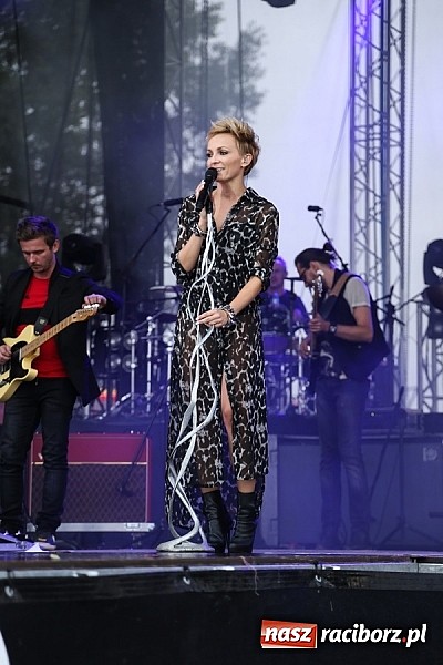 Zdjęcie w galerii na portalu naszraciborz.pl: Ania Wyszkoni na finał bieńkowickich dożynek wiadomości z regionu