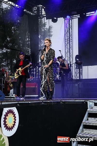 Zdjęcie w galerii na portalu naszraciborz.pl: Ania Wyszkoni na finał bieńkowickich dożynek wiadomości z regionu