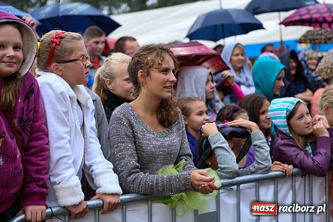 Zdjęcie w galerii na portalu naszraciborz.pl: Ania Wyszkoni na finał bieńkowickich dożynek wiadomości z regionu
