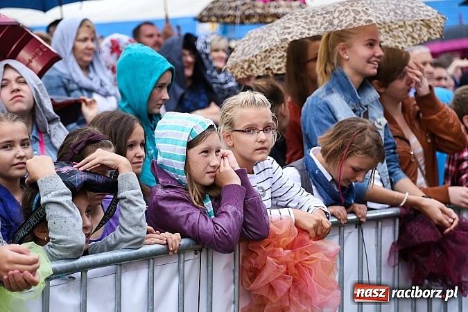 Zdjęcie w galerii na portalu naszraciborz.pl: Ania Wyszkoni na finał bieńkowickich dożynek wiadomości z regionu