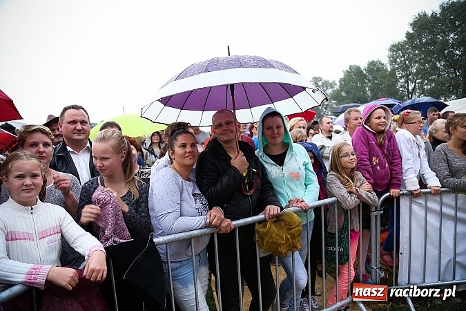 Zdjęcie w galerii na portalu naszraciborz.pl: Ania Wyszkoni na finał bieńkowickich dożynek wiadomości z regionu