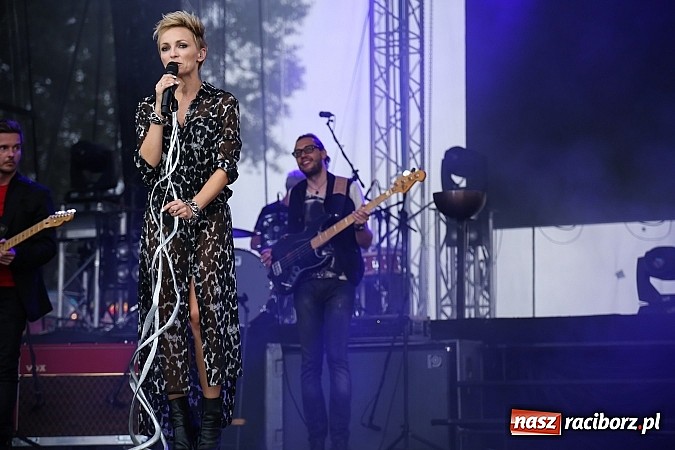 Zdjęcie w galerii na portalu naszraciborz.pl: Ania Wyszkoni na finał bieńkowickich dożynek wiadomości z regionu