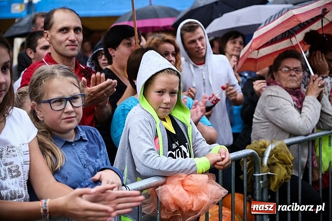 Zdjęcie w galerii na portalu naszraciborz.pl: Ania Wyszkoni na finał bieńkowickich dożynek wiadomości z regionu