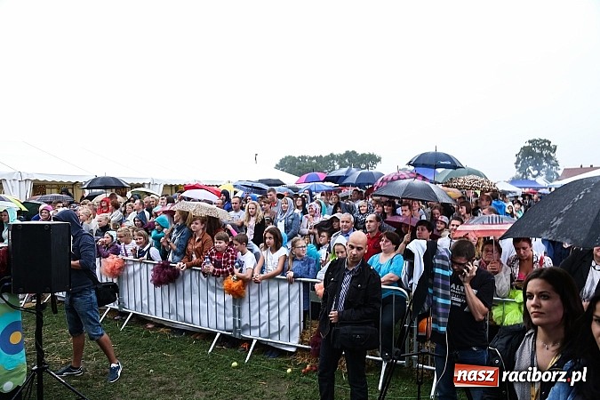 Zdjęcie w galerii na portalu naszraciborz.pl: Ania Wyszkoni na finał bieńkowickich dożynek wiadomości z regionu