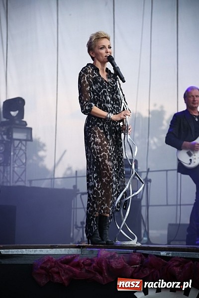 Zdjęcie w galerii na portalu naszraciborz.pl: Ania Wyszkoni na finał bieńkowickich dożynek wiadomości z regionu