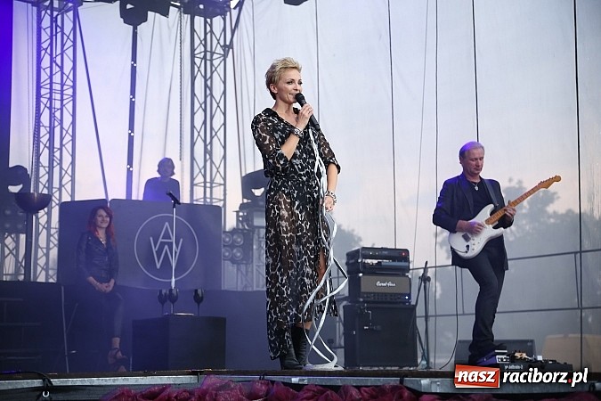 Zdjęcie w galerii na portalu naszraciborz.pl: Ania Wyszkoni na finał bieńkowickich dożynek wiadomości z regionu