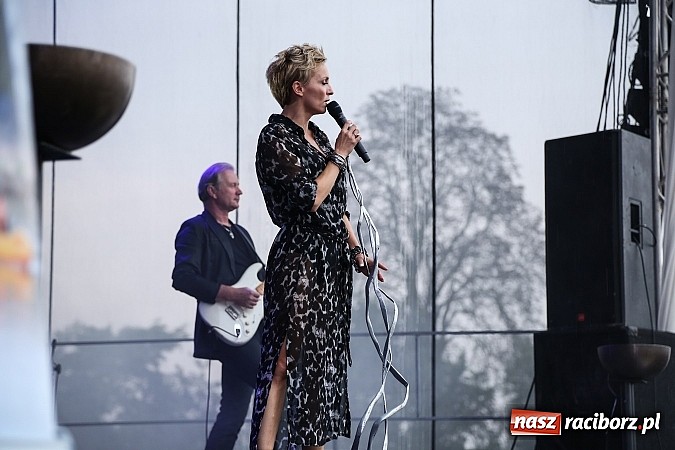 Zdjęcie w galerii na portalu naszraciborz.pl: Ania Wyszkoni na finał bieńkowickich dożynek wiadomości z regionu