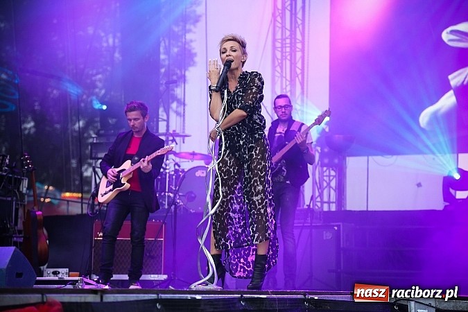 Zdjęcie w galerii na portalu naszraciborz.pl: Ania Wyszkoni na finał bieńkowickich dożynek wiadomości z regionu