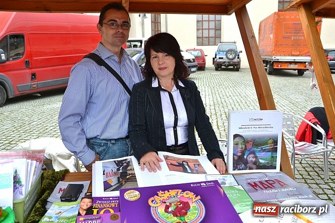 Zdjęcie w galerii na portalu naszraciborz.pl: Organizacje pozarządowe zaprezentowały się na Zamku Piastowskim  wiadomości z regionu