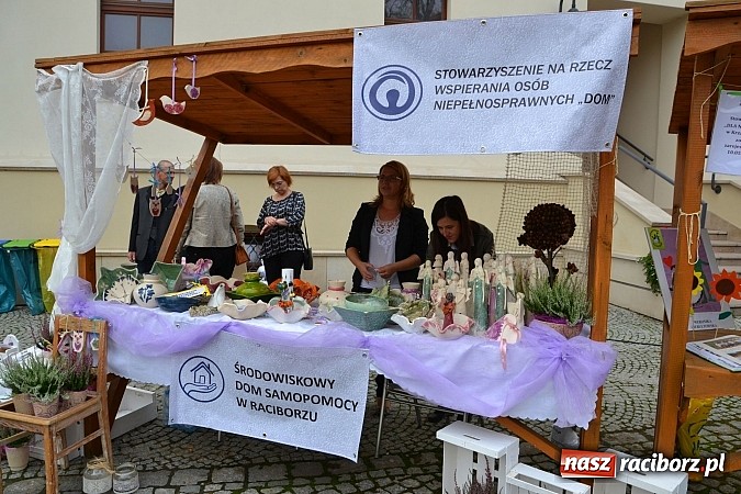 Zdjęcie w galerii na portalu naszraciborz.pl: Organizacje pozarządowe zaprezentowały się na Zamku Piastowskim  wiadomości z regionu