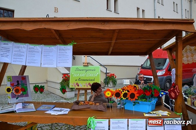 Zdjęcie w galerii na portalu naszraciborz.pl: Organizacje pozarządowe zaprezentowały się na Zamku Piastowskim  wiadomości z regionu