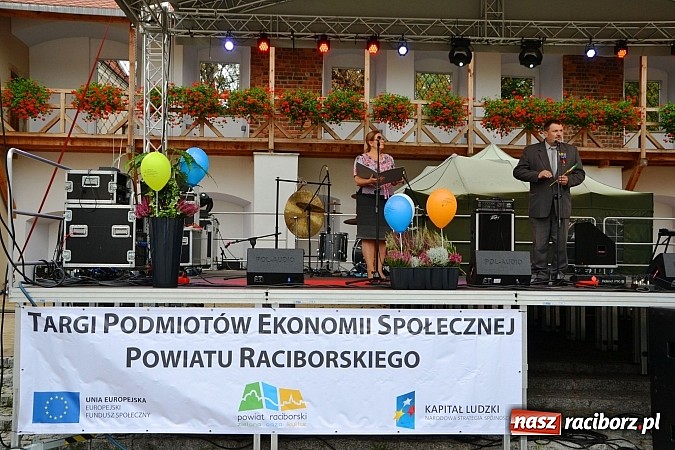 Zdjęcie w galerii na portalu naszraciborz.pl: Organizacje pozarządowe zaprezentowały się na Zamku Piastowskim  wiadomości z regionu