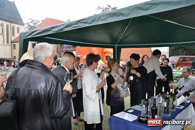 Zdjęcie w galerii na portalu naszraciborz.pl: Organizacje pozarządowe zaprezentowały się na Zamku Piastowskim  wiadomości z regionu