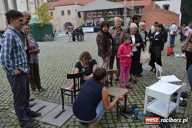 Zdjęcie w galerii na portalu naszraciborz.pl: Organizacje pozarządowe zaprezentowały się na Zamku Piastowskim  wiadomości z regionu